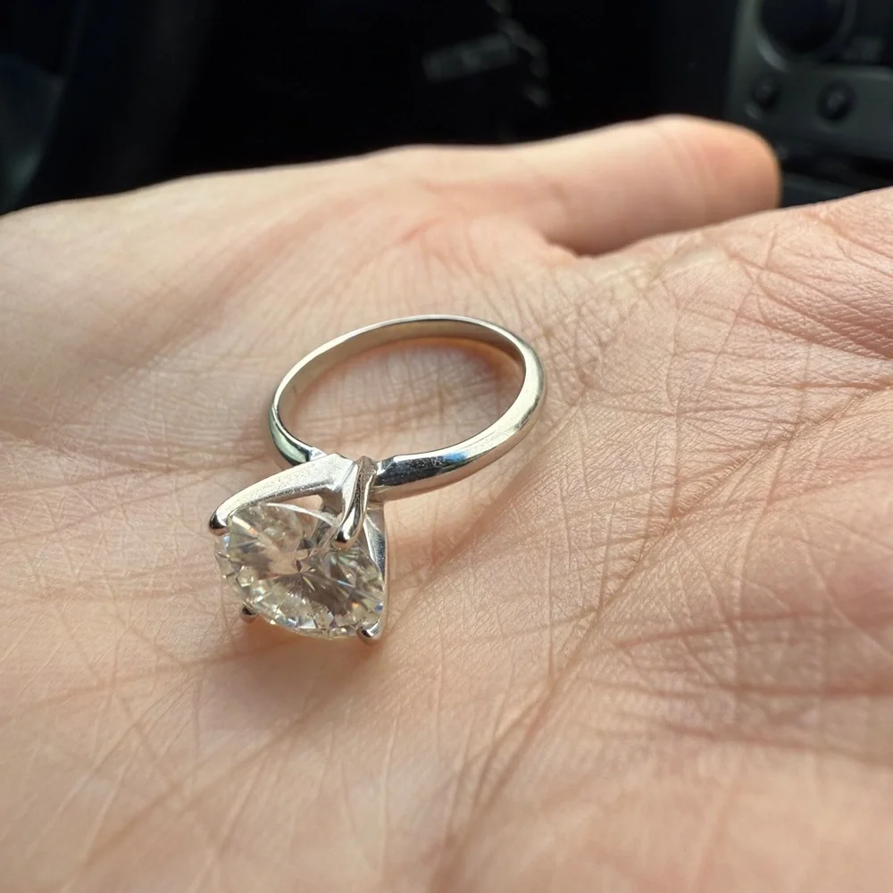 moissanite ring 14k - Picture 2 of 4
